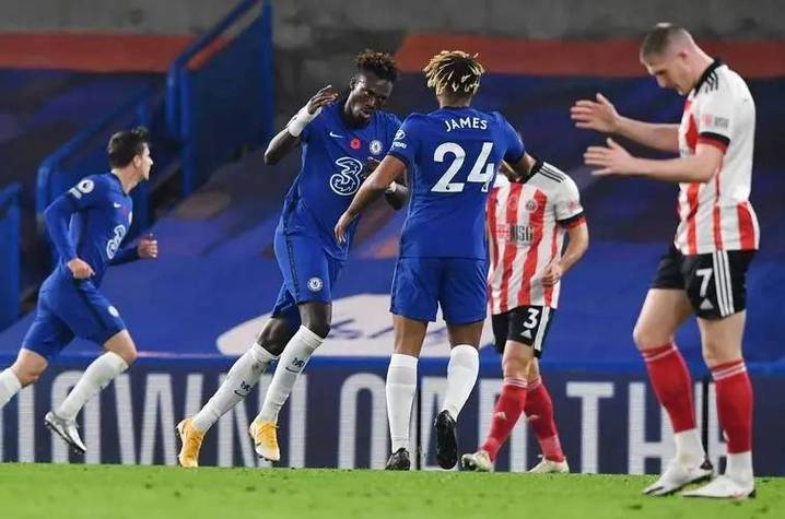 法甲焦点战：朗斯剑指欧战，兰斯全力保级